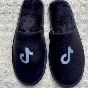 Slides / Slippers w/TikTok Logo
